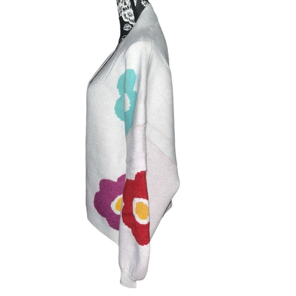 RAIN AND ROSE Oversized Flower Pop Cardigan - Picture 6 of 7